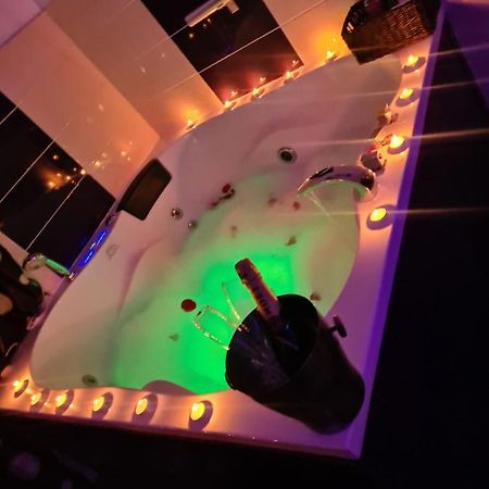 Karma Luxury Room บูคาเรสต์ ภายนอก รูปภาพ