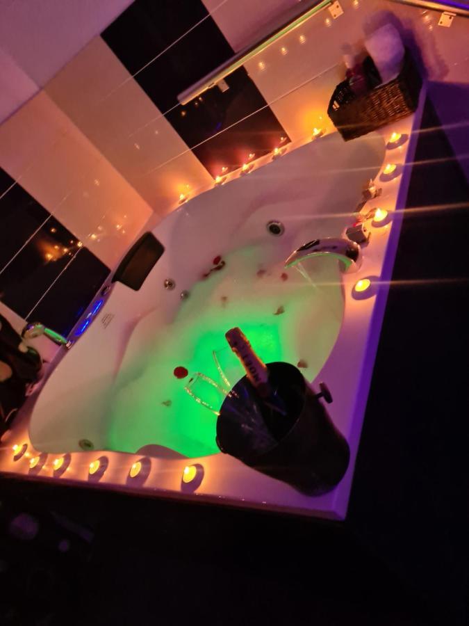 Karma Luxury Room บูคาเรสต์ ภายนอก รูปภาพ